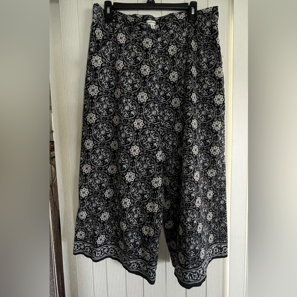 Max Studio Capri Pant